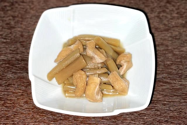 紅ずいきと油揚げの炊いたん