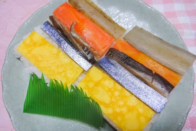 こけらずし