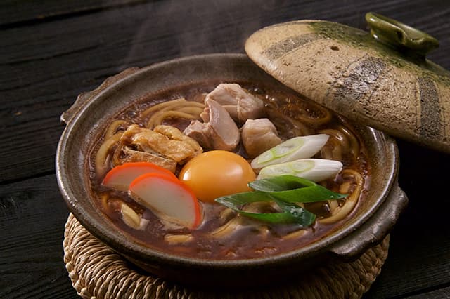 愛知県の名物 味噌煮込みうどん