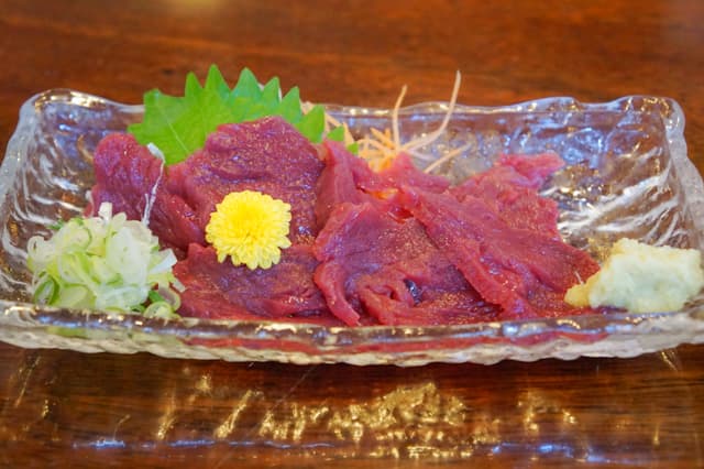 山梨県の名物 馬刺し