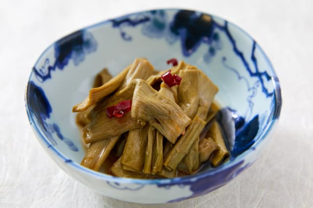 ゴンバチの油炒め