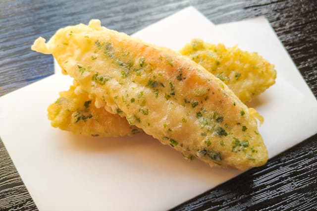 宮城県の名物 笹かまぼこの磯部揚げ
